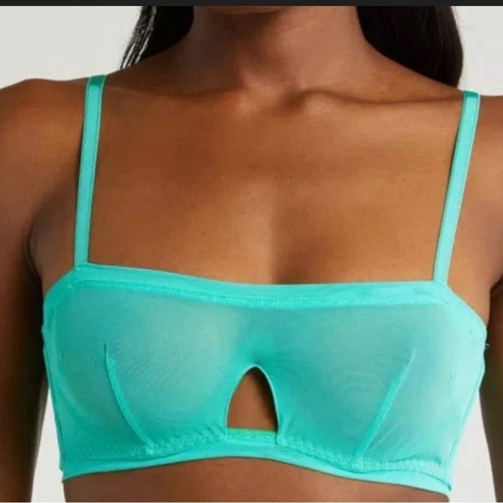 We are HAH Free People wired bra NWT 30-38B and A